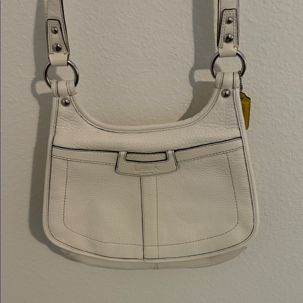 Coach Penelope Flap Hippie Shoulder bag in Cream Pebbled Leather